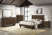 Load image into Gallery viewer, Glenwood 4 & 5 Piece Bedroom Set Eastren king & Queen
