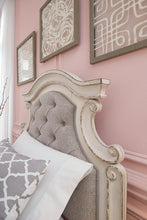 Load image into Gallery viewer, Realyn Upholstered Bed
