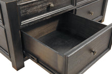 Load image into Gallery viewer, Tyler Creek Table Set