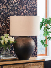Load image into Gallery viewer, Newgerhard Table Lamp