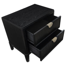 Load image into Gallery viewer, Brookmead 4 Pc Bedroom Set
