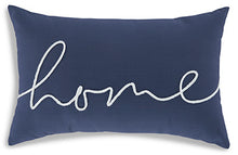 Load image into Gallery viewer, Velvetley Pillow (Set of 4)
