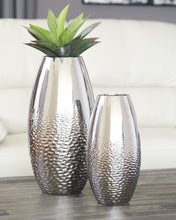 Load image into Gallery viewer, Dinesh Vase (Set of 2)
