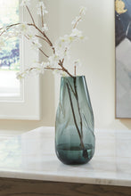 Load image into Gallery viewer, Beamund Vase (Set of 2)
