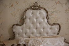Load image into Gallery viewer, Platine de Royale Queen Panel Bed in Antique Platinum 09000QNPL3-101
