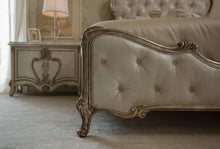 Load image into Gallery viewer, Platine de Royale Queen Panel Bed in Antique Platinum 09000QNPL3-101

