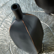 Load image into Gallery viewer, Rhaveney Vase
