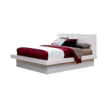 Load image into Gallery viewer, Jessica Eastern King Platform Bed with Rail Seating White
