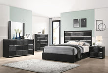 Load image into Gallery viewer, Blacktoft Eastern King Panel Bed Black
