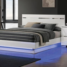 Load image into Gallery viewer, ERLACH E.King Bed, White/Chrome image
