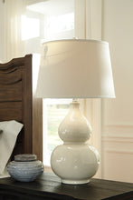 Load image into Gallery viewer, Saffi Table Lamp
