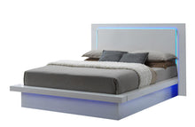Load image into Gallery viewer, New Classic Sapphire King Platform Bed in White image
