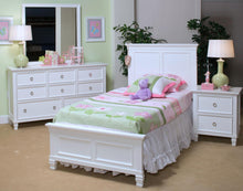 Load image into Gallery viewer, New Classic Tamarack Full Panel Bed in White
