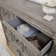 Load image into Gallery viewer, Pulaski Kingsbury Master Chest������in Gray
