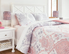 Load image into Gallery viewer, Avaleigh Comforter Set
