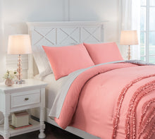 Load image into Gallery viewer, Avaleigh Comforter Set
